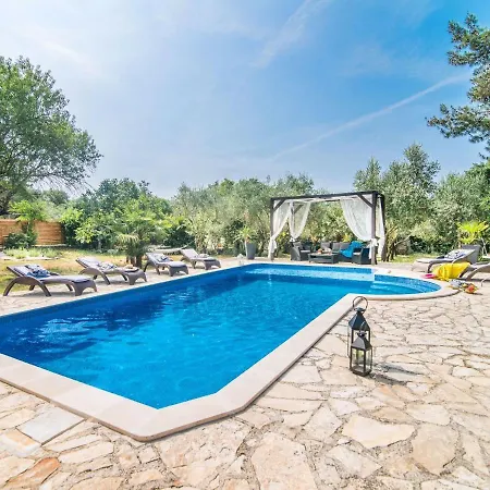 Beautiful For 10 Persons In A Quiet Area With Private Pool, Beach At 10 Km Vila
