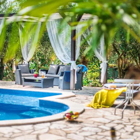 Beautiful For 10 Persons In A Quiet Area With Private Pool, Beach At 10 Km Marčana