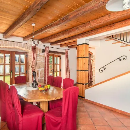 Vila Beautiful For 10 Persons In A Quiet Area With Private Pool, Beach At 10 Km *