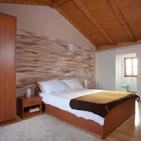 Vila Beautiful For 10 Persons In A Quiet Area With Private Pool, Beach At 10 Km